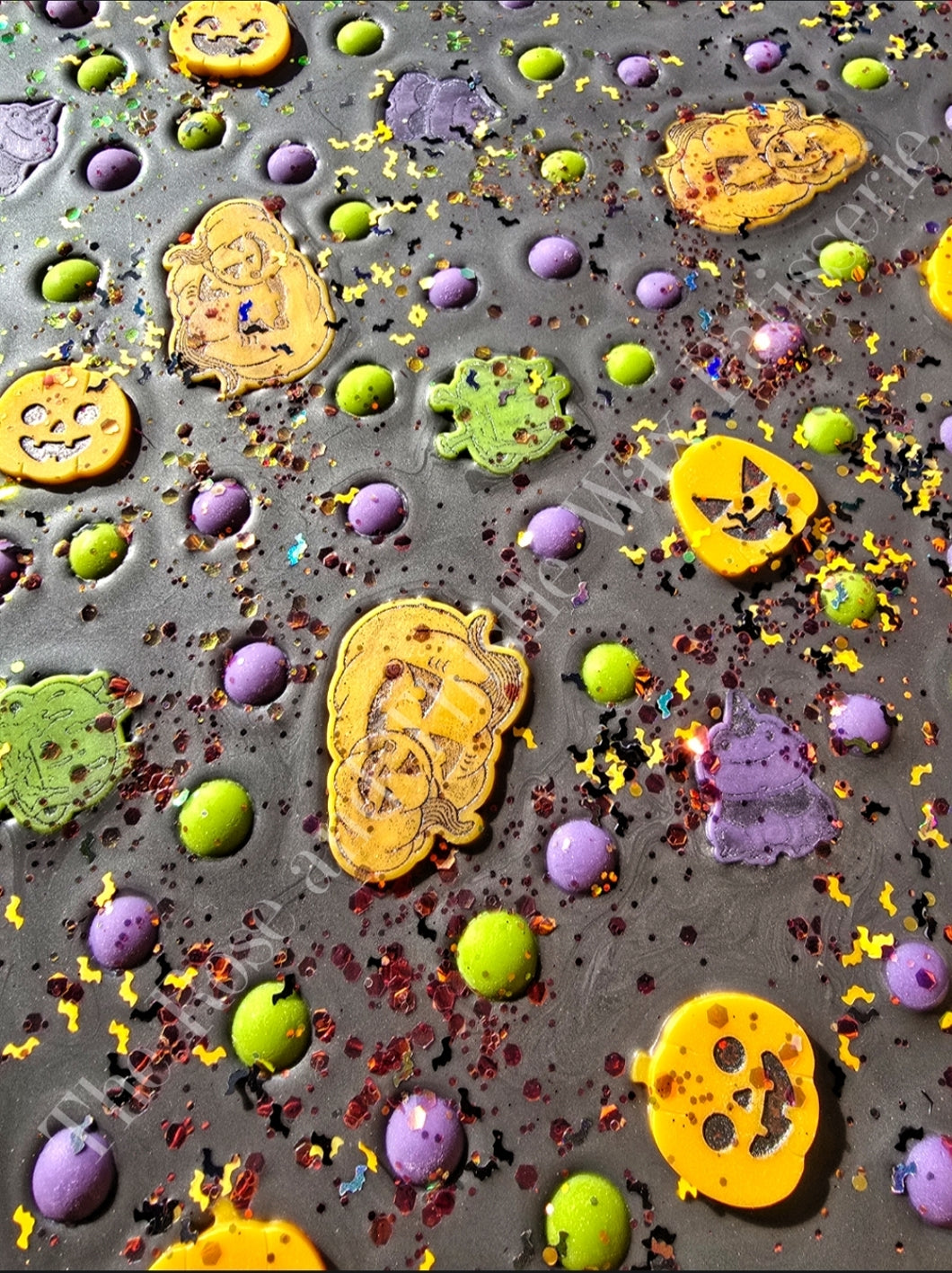 Jack-O-Lantern Glow Wax Melt Brittle.